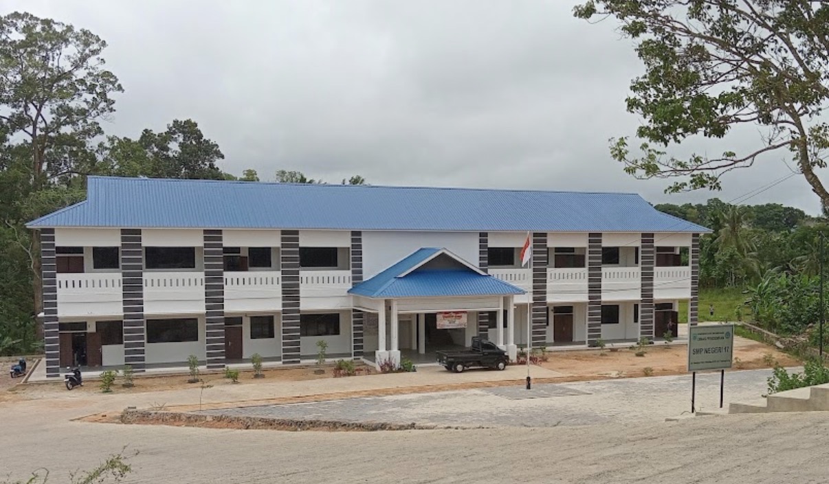 Lokasi kejadian Tampak bagian depan SMP Negeri 17 Tanjungpinang, Kepulauan Riau, dengan bangunan sekolah berlantai dua dan halaman depan sekolah. Dok : Istimewa