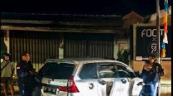 Kejar-kejaran Polisi dengan Pelaku Pencurian Kabel di Dompak Berakhir Tabrak Pagar Rumah. Dok : Istimewa
