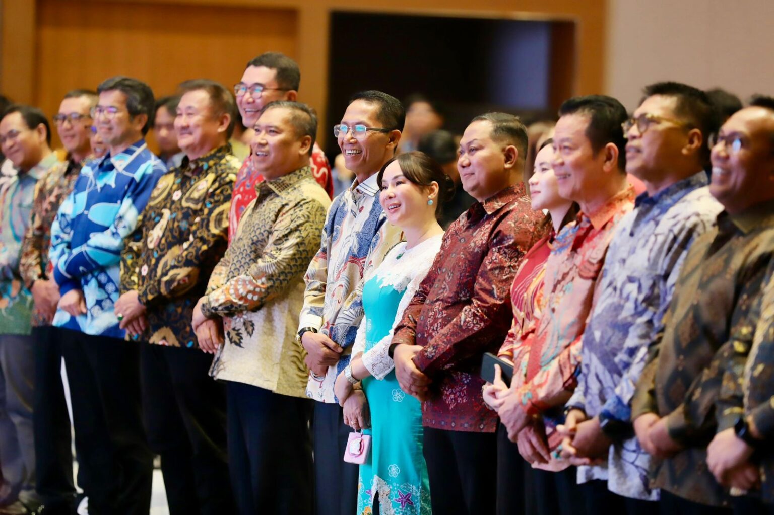 Wali Kota Batam, Amsakar Achmad, bersama Wakil Wali Kota Batam, Li Claudia Chandra, menghadiri Singapore National Day Reception di Grand Ballroom Hotel Radisson, Sukajadi, Kecamatan Batam Kota, Kamis (3/9/2026) malam.. Dok : Kominfo Kota Batam