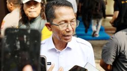 Wali Kota Batam, Amsakar Achmad, memberi keterangan kepada awak media usai menghadiri konferensi pers di Gedung Lancang Kuning Polda Kepri, Selasa (1/9/2026). Dok : Humas Diskominfo Kota Batam