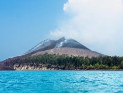 Gunung Anak Krakatau Kembali Erupsi, Lava Fountain dan Dentuman Terdengar hingga Daratan