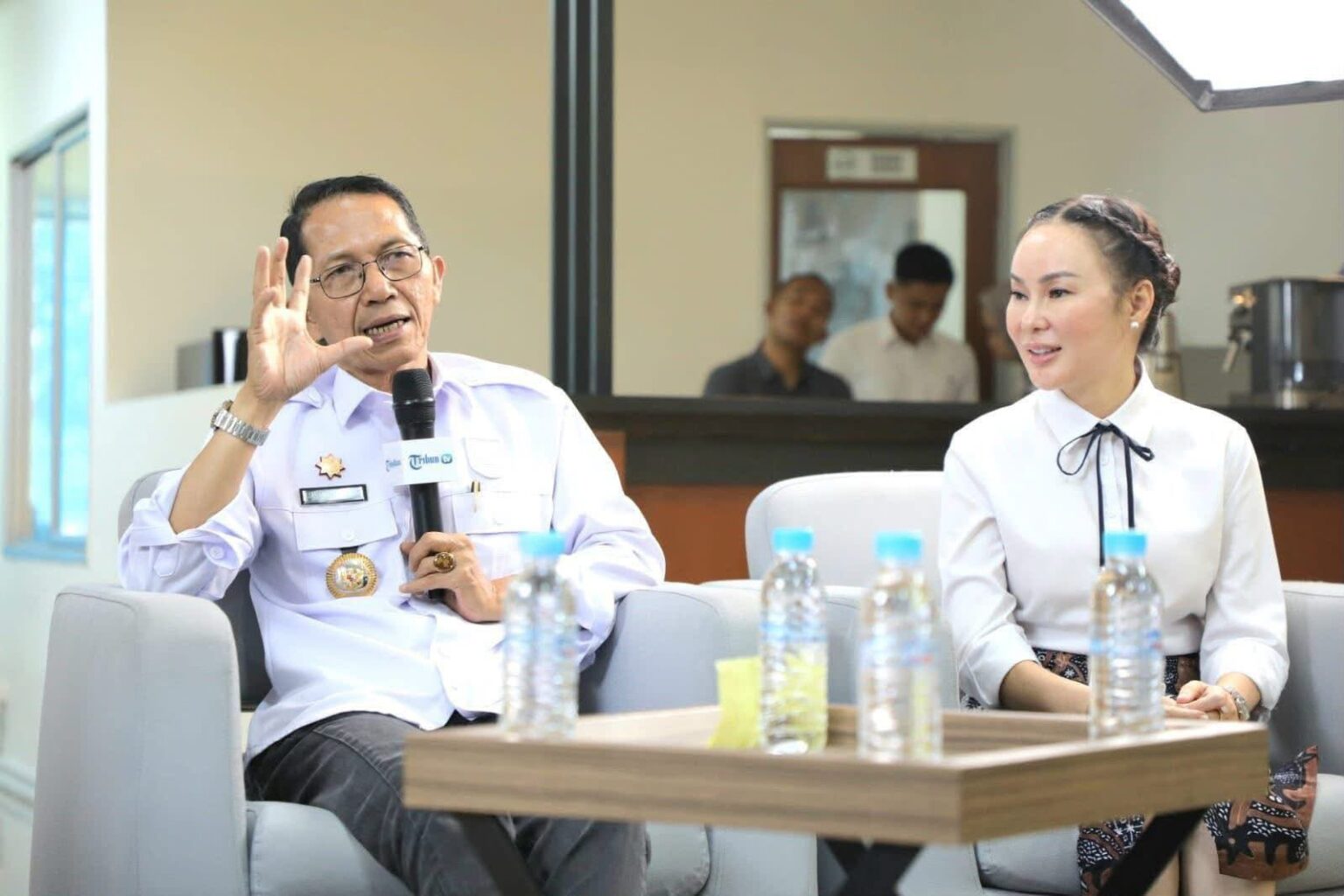 Wali Kota Batam, Amsakar Achmad, bersama Wakil Wali Kota Batam, Li Claudia Chandra. Dok : Kominfo Kota Batam