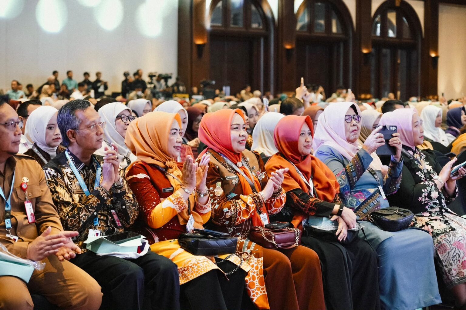 Ketua TP-PKK Batam, Erlita Amsakar, menghadiri Rapat Penguatan Tata Kelola Lembaga Dekranas, TP-PKK, dan Tim Pembina Posyandu se-Indonesia Bagian Barat di Jakarta Selatan, Senin (21/9/2026). Dok : Kominfo Kota Batam