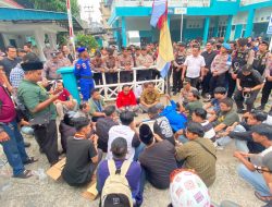 Aksi di PLN Tanjungpinang, Muhammad Zhein Soroti Kerugian Nelayan dan UMKM Perikanan Akibat Black Out