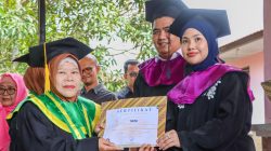 37 Lansia Rumah Bahagia Bintan Diwisuda, Bupati Roby: Belajar Tidak Mengenal Usia. Dok : Diskominfo Kabupaten Bintan