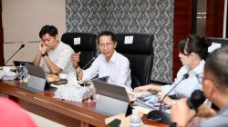 Wali Kota Batam, Amsakar Achmad, bersama Wakil Wali Kota Batam, Li Claudia Chandra, memimpin Rapat Koordinasi Antisipasi dan Pengendalian Banjir Kota Batam di Kantor Wali Kota Batam, Kamis (1/10/2026). Dok : Diskominfo Kota Batam