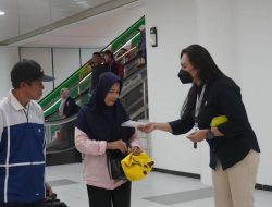 Kabut Asap Muncul, Bandara Hang Nadim Batam Bagikan Masker Gratis kepada Penumpang