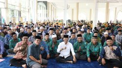 Wali Kota Batam, Amsakar Achmad, bersama tokoh agama Bengkong, Batu Ampar, dan Lubuk Baja saat silaturahmi di Masjid Baitul Makmur, Batu Ampar, Kamis (8/10/2026). Dok : Diskominfo Kota Batam