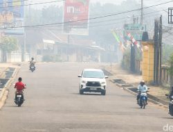 Karhutla Jambi Meluas, Kabut Asap Selimuti Kota, Ribuan Warga Terancam Gangguan Kesehatan.