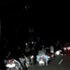 Massa Ramai di Depan Kantor PLN Jalan Bakar Batu, Situasi Malam Ini Jadi Sorotan