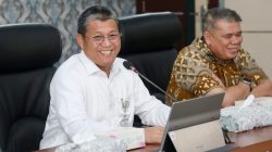 Sekda Batam, Firmansyah, didampingi Ketua Panitia HJB ke-197, Yusfa Hendri, memimpin rapat persiapan HJB ke-197 di Kantor Wali Kota Batam, Jumat (16/10/2026). Dok : Diskominfo Kota Batam