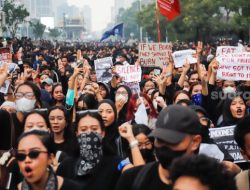 Demo #IndonesiaSadar di Bundaran HI Memanas, Mahasiswa Suarakan Lima Tuntutan