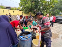 Turun Langsung ke Lapangan, Bupati Roby Tinjau Pendistribusian Air Bersih