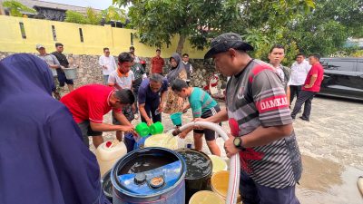 Turun Langsung ke Lapangan, Bupati Roby Tinjau Pendistribusian Air Bersih